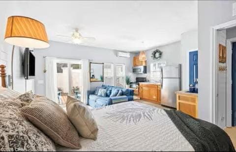 Coastal Castaway-Beach Retreat-Steps 2 Sand-Sleep 10-Pool-Hot tub House in Laguna Beach