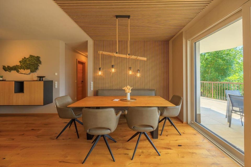 Seating area, Dining area