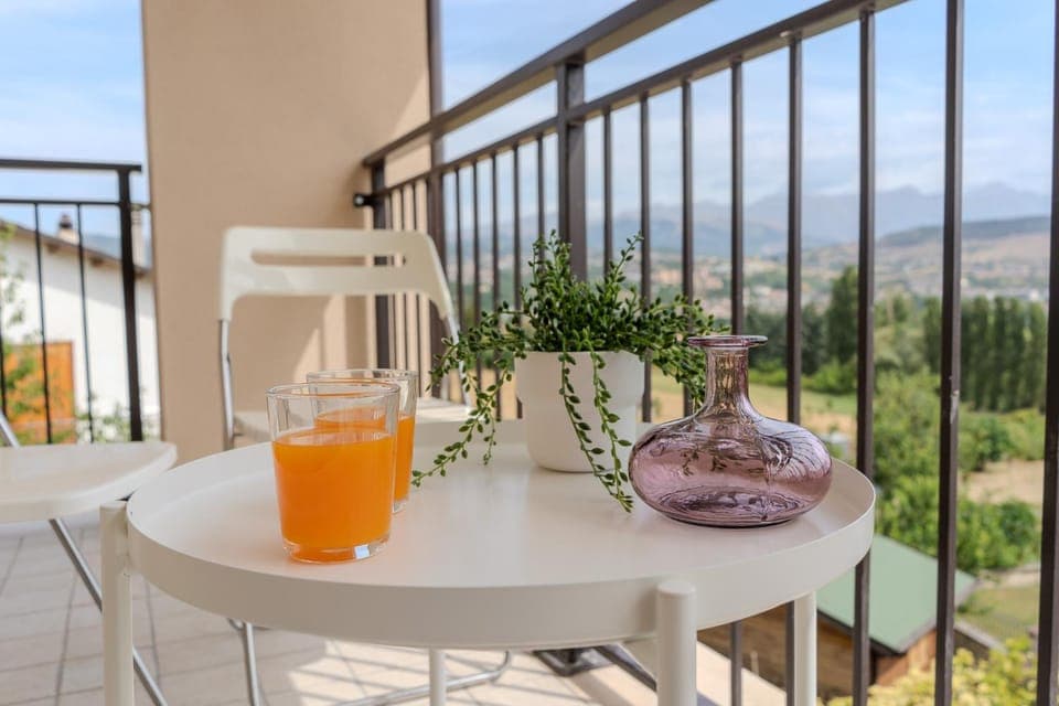 Balcony/Terrace, Mountain view