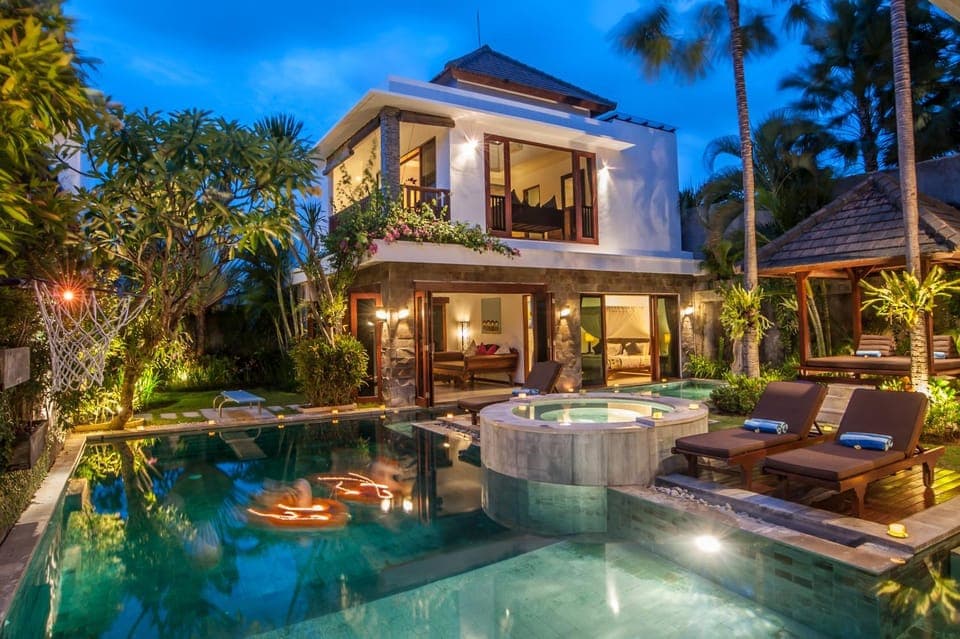 Property building, Night, Natural landscape, Garden, Garden view, Pool view, Swimming pool, Swimming pool, sunbed