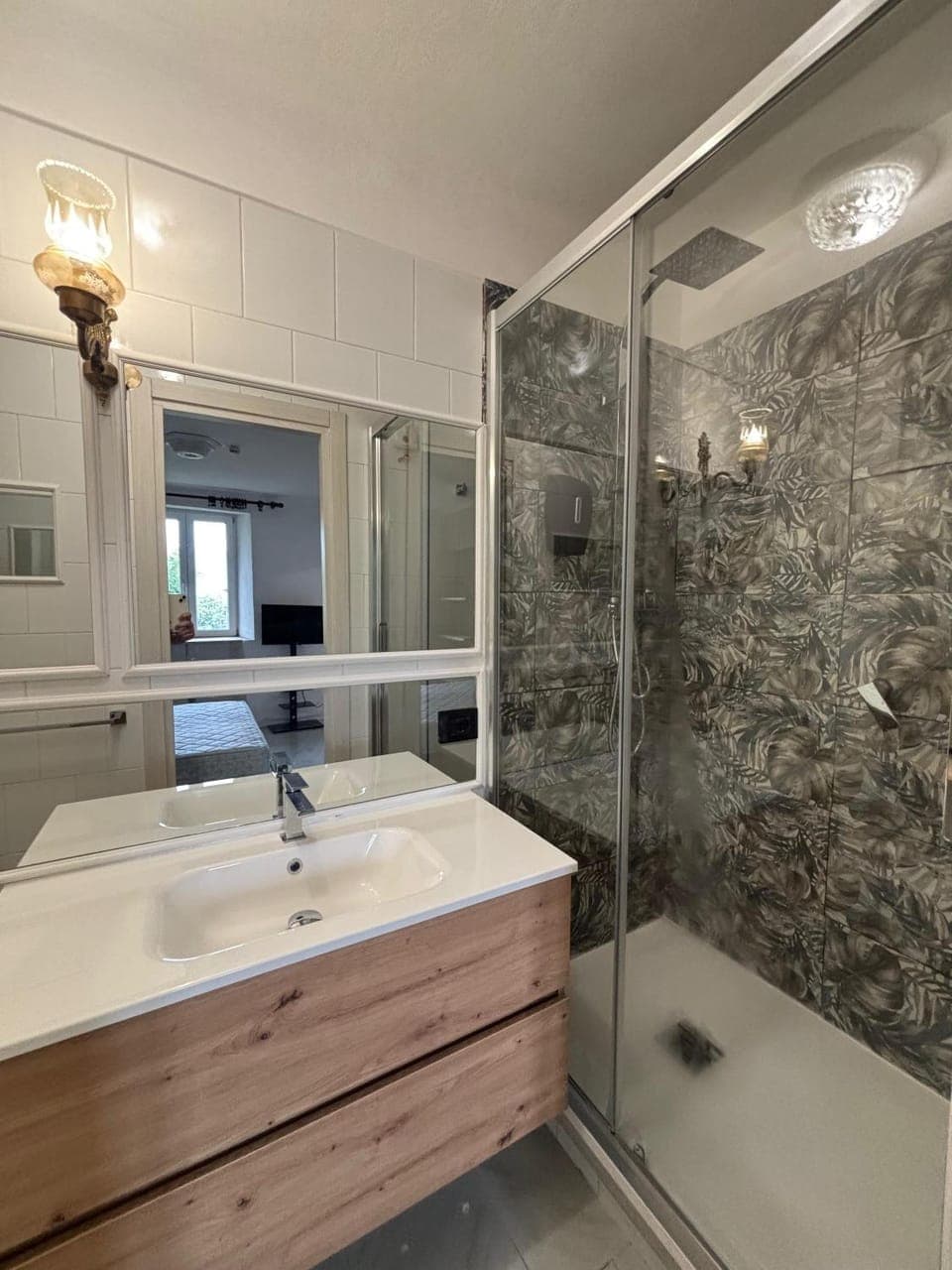 Shower, Bathroom, towels