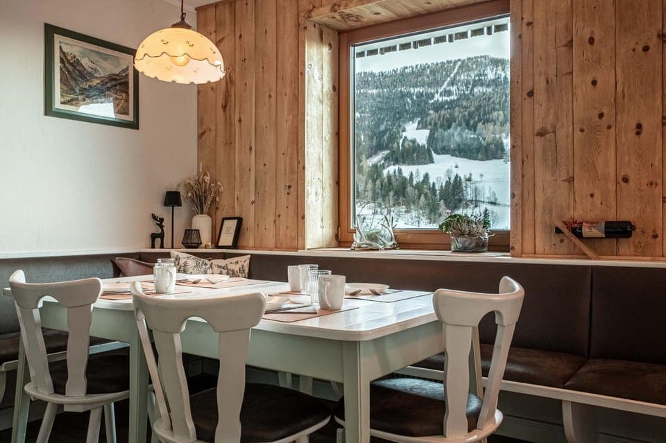 Living room, Breakfast