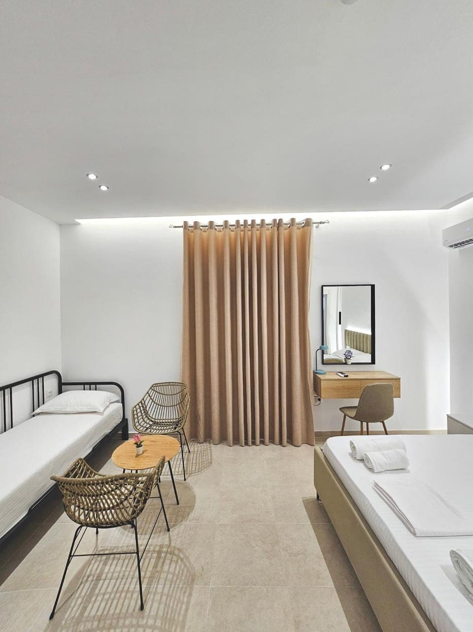 Bed, Photo of the whole room, Seating area, Bedroom, air conditioner