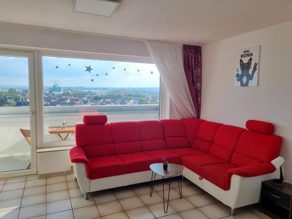 Living room, Photo of the whole room, Seating area, Street view, heating