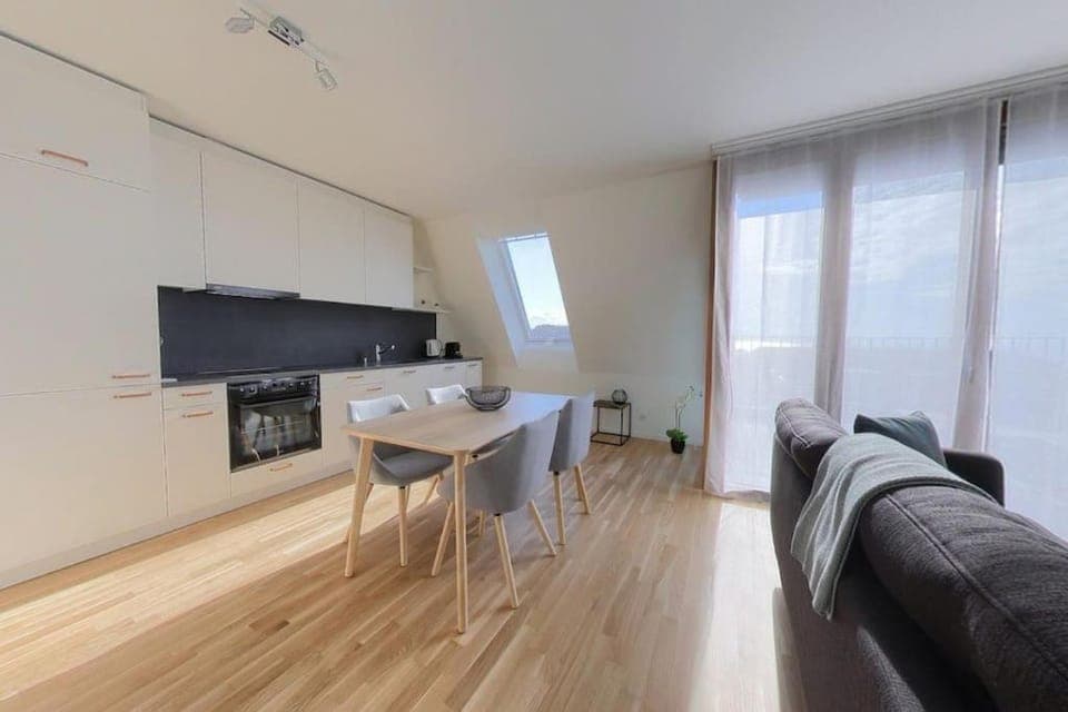 Kitchen or kitchenette, Seating area, Dining area