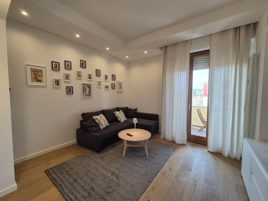 Bed, Living room, Seating area