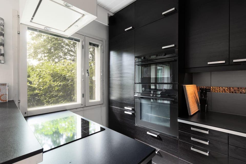 Kitchen or kitchenette, microwave, oven, stove