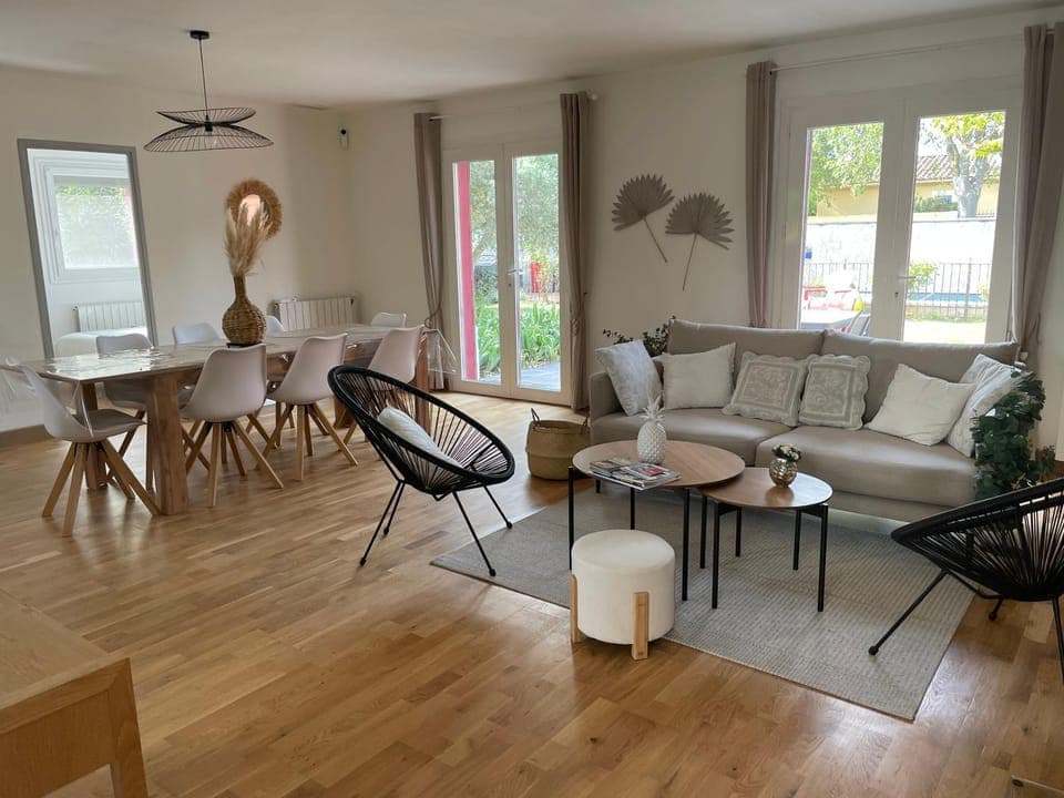 Living room, Dining area