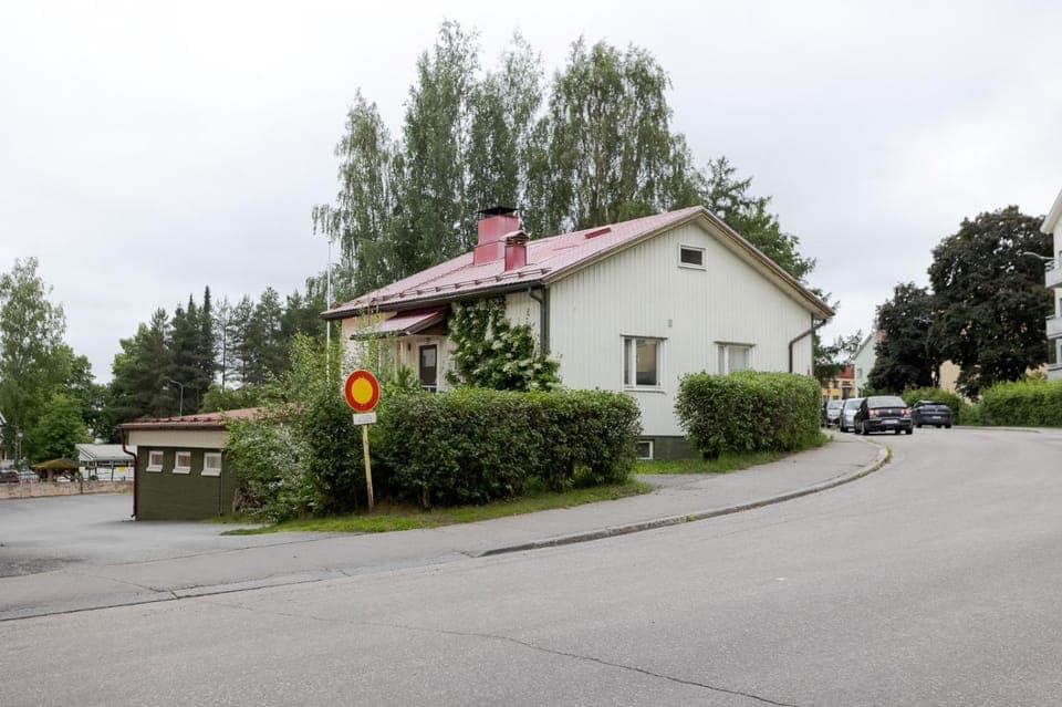 Property building, Day, Street view, Location, Parking