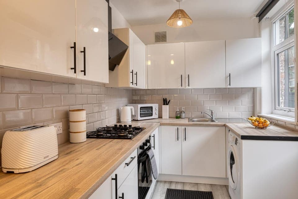 Property building, Kitchen or kitchenette, internet, kitchen, kitchen