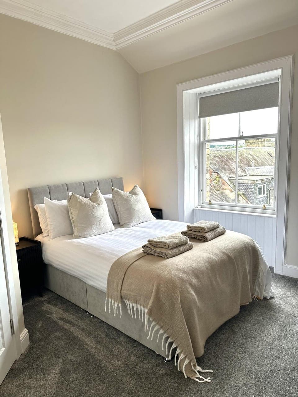 Bed, Bedroom, towels