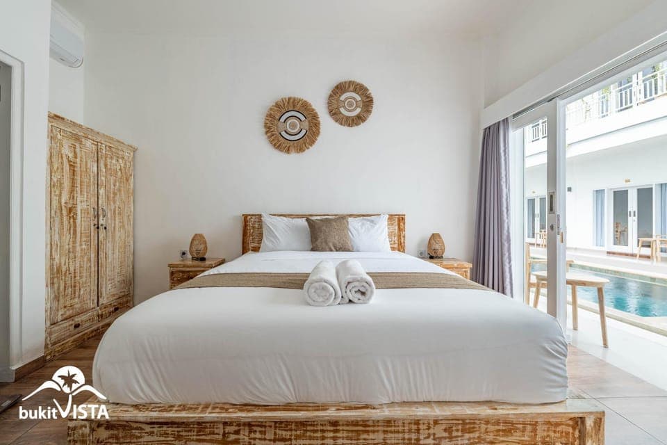 Bed, Photo of the whole room, Bedroom, Swimming pool