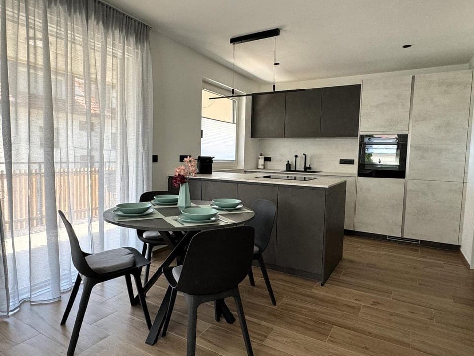 Dining area, kitchen