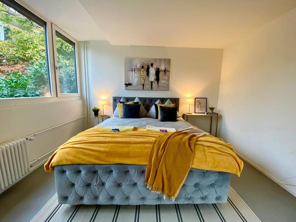 Bed, Photo of the whole room, Bedroom, towels