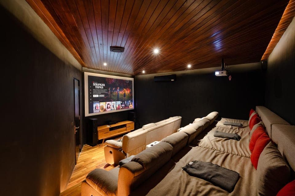 TV and multimedia, Seating area