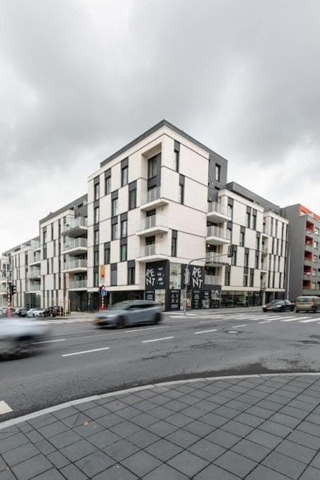 Property building, Neighbourhood