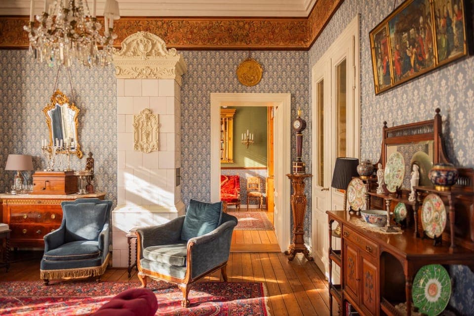 Communal lounge/ TV room