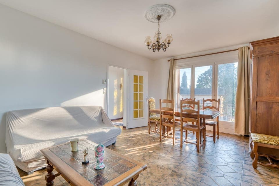 Living room, Dining area, Meals