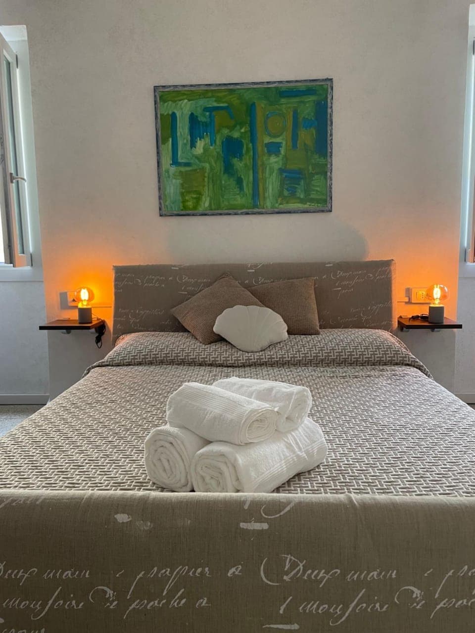 Bed, Bedroom, towels