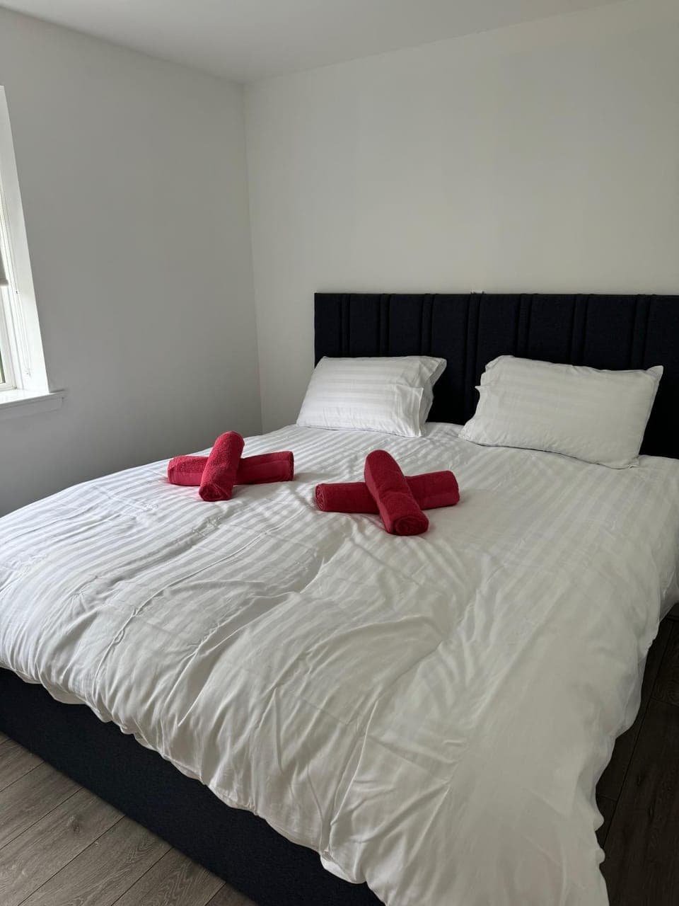 Bed, Bedroom, towels