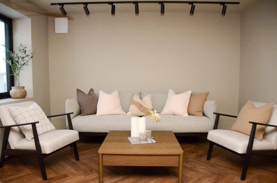 Living room, Seating area