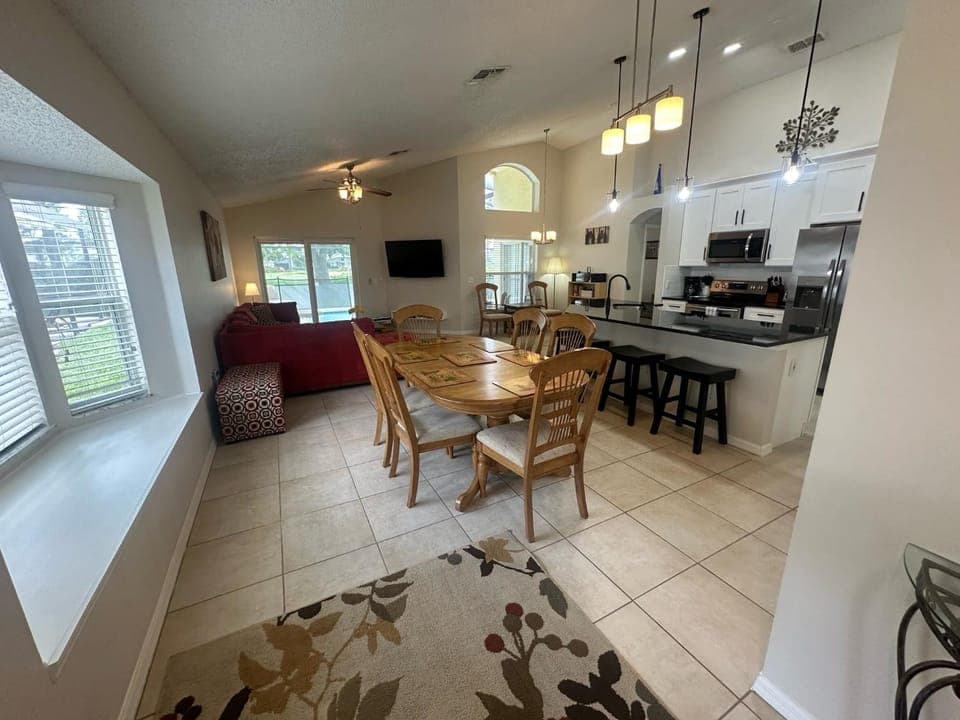 Beautiful 4-Bedroom Pool Villa in Southern Dunes with a Golf Course View House in Haines City
