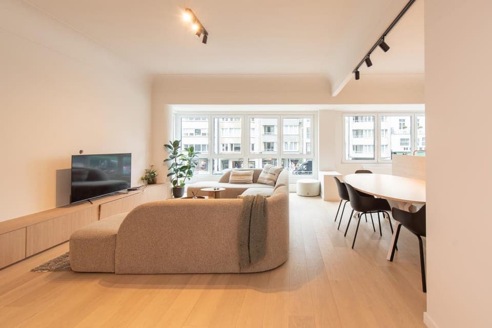 Pool view, Pool view