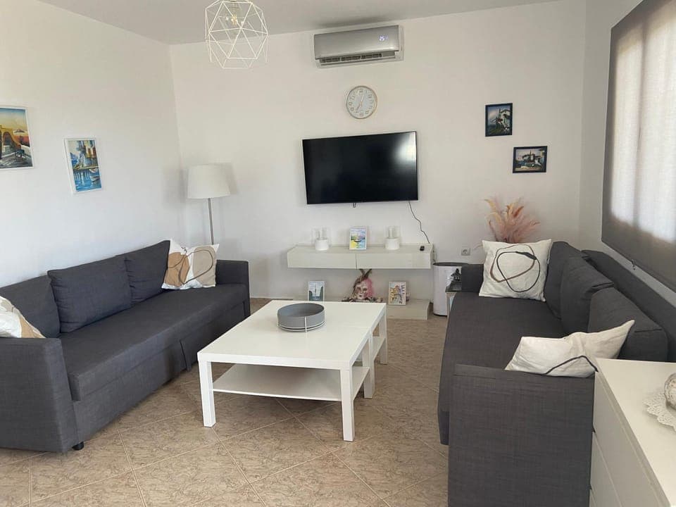 TV and multimedia, Living room, Photo of the whole room, Seating area, air conditioner