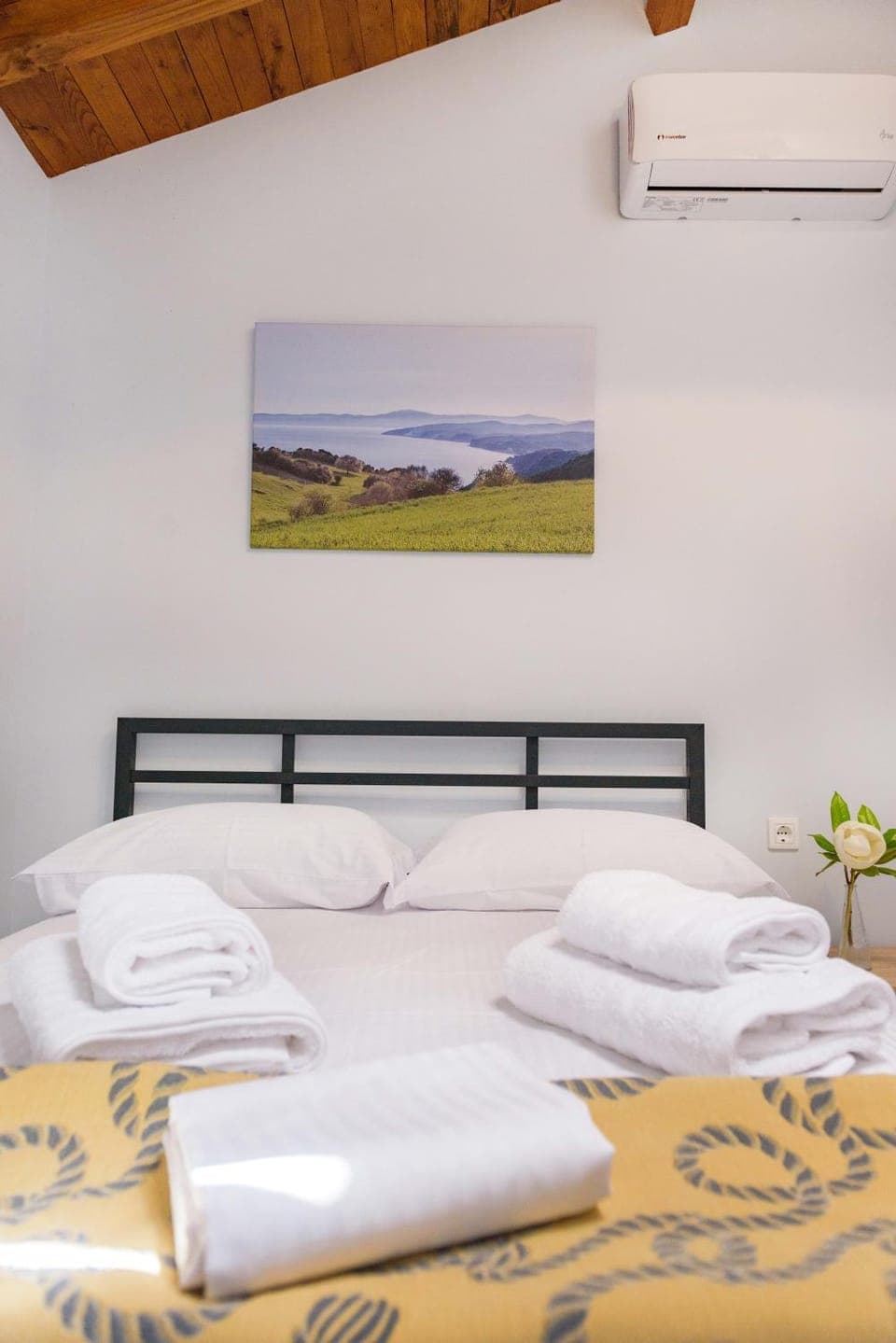 Bed, Bedroom, air conditioner