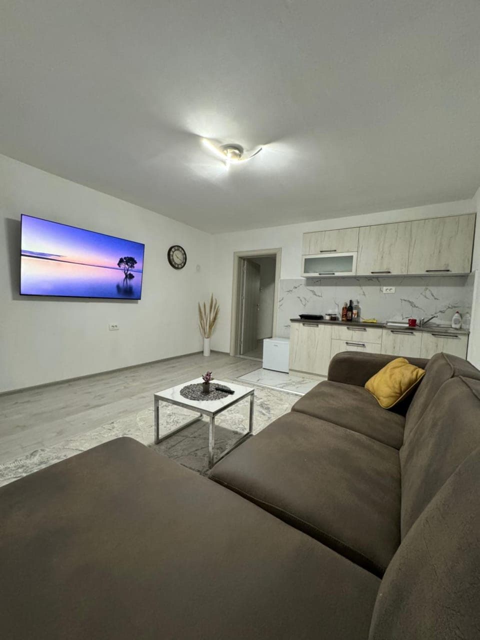 TV and multimedia, Kitchen or kitchenette, Living room, Seating area