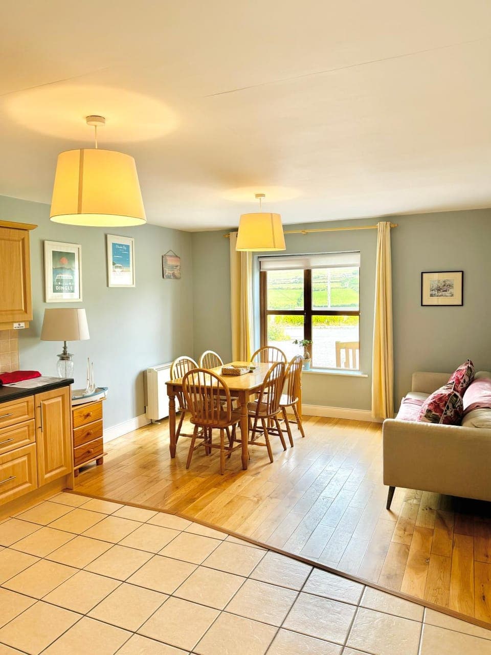 Seating area, Dining area