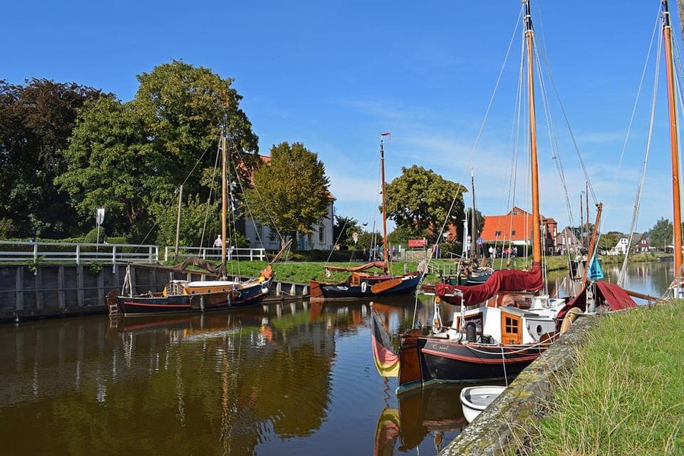 Nearby landmark, Natural landscape, Lake view
