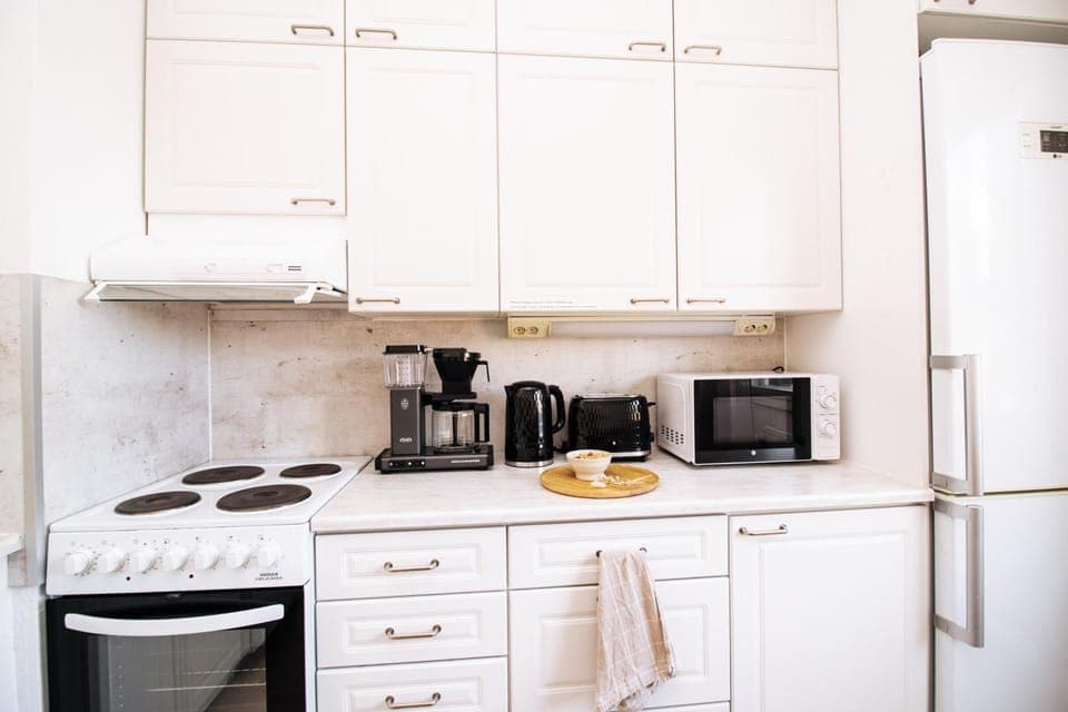 Coffee/tea facilities, Kitchen or kitchenette, oven, stove, toaster