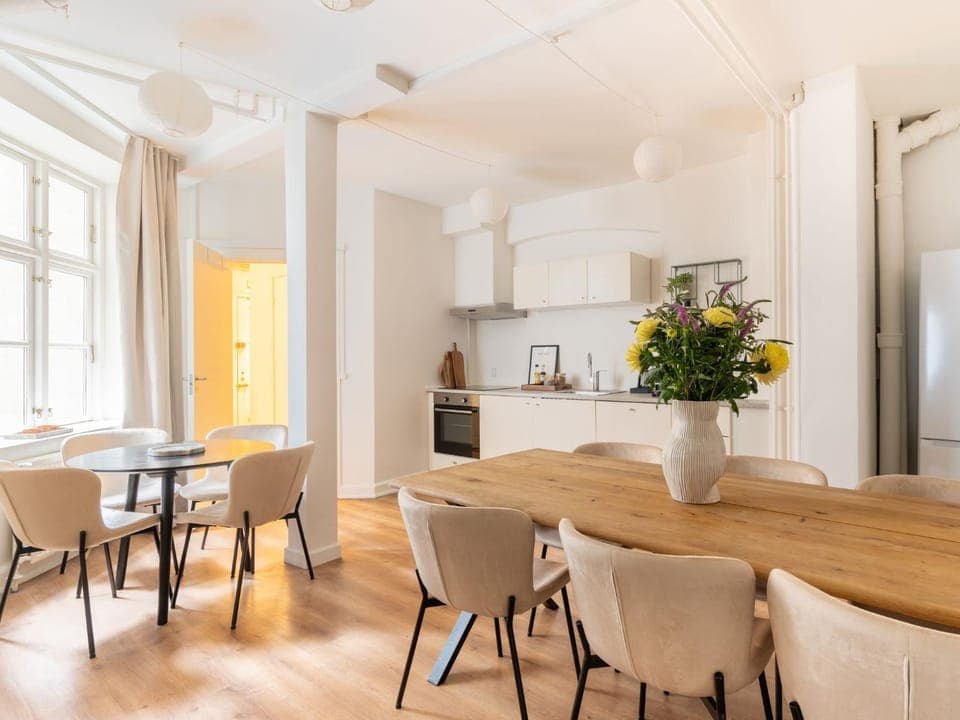 Dining area, kitchen