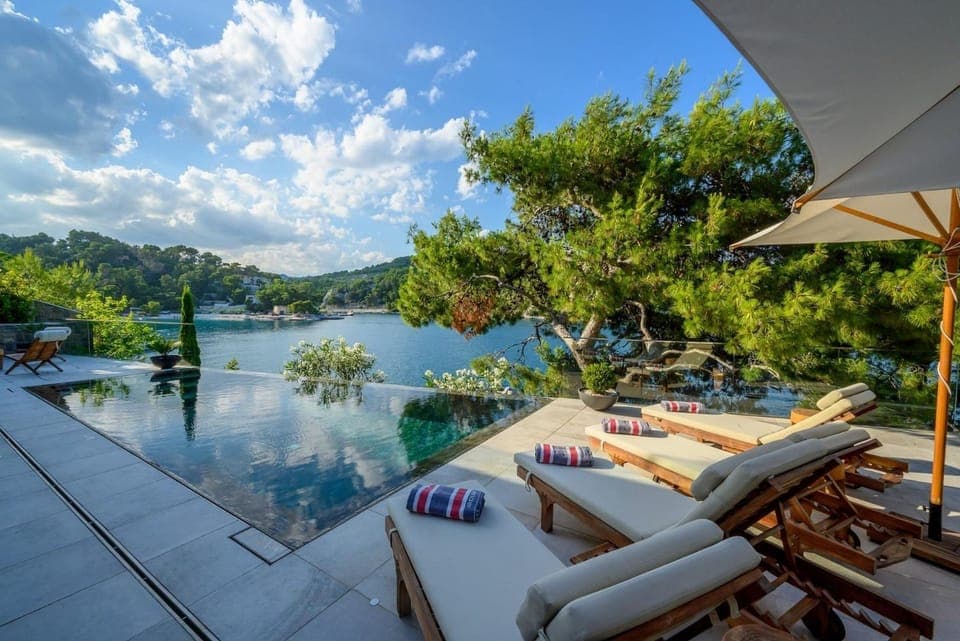 Balcony/Terrace, Sea view, Swimming pool, Swimming pool, sunbed