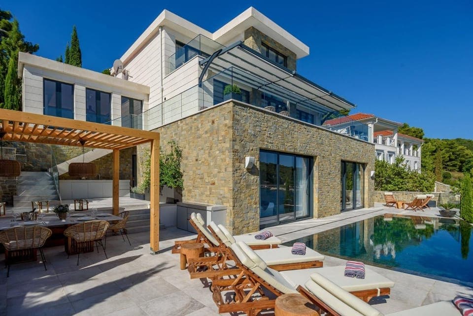Property building, Balcony/Terrace, Swimming pool