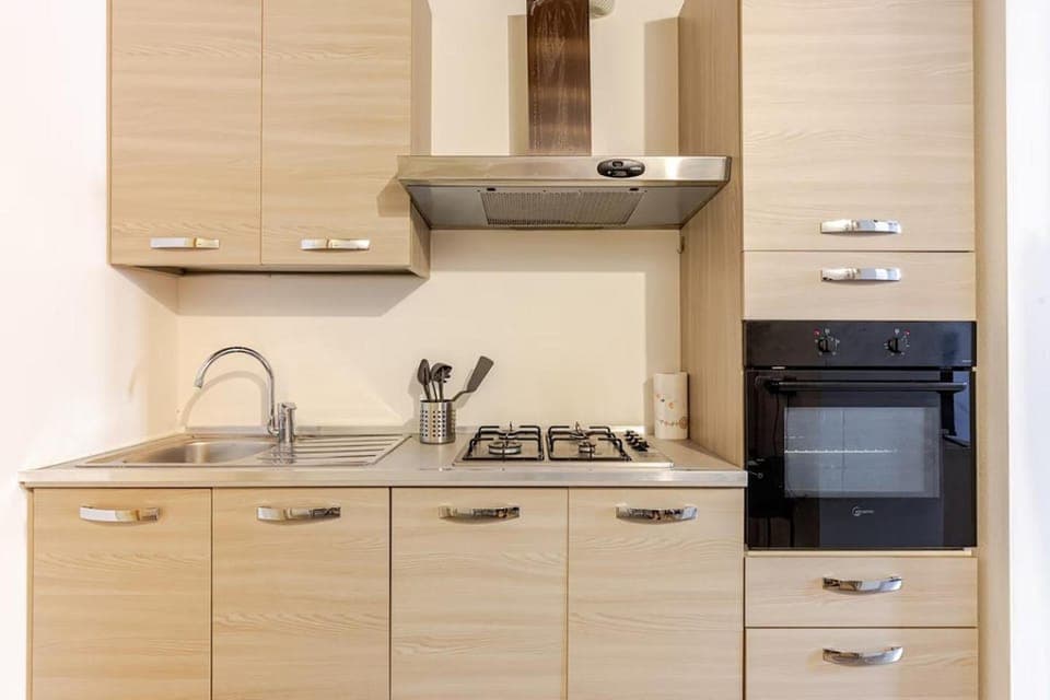 Kitchen or kitchenette, pet friendly, stove