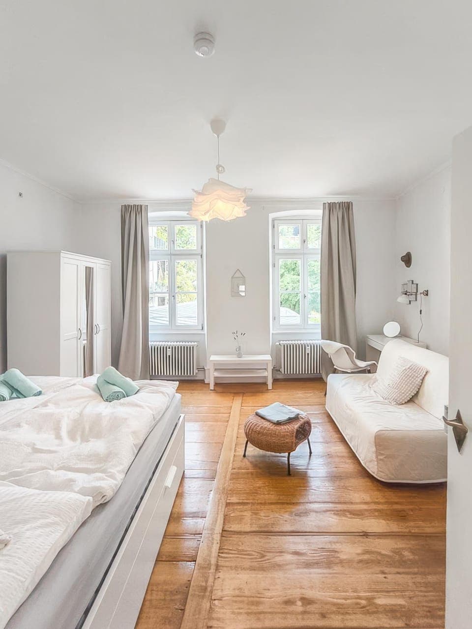 Bed, Photo of the whole room, Bedroom