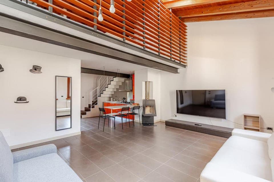 Communal lounge/ TV room, TV and multimedia, Living room, Seating area, Evening entertainment