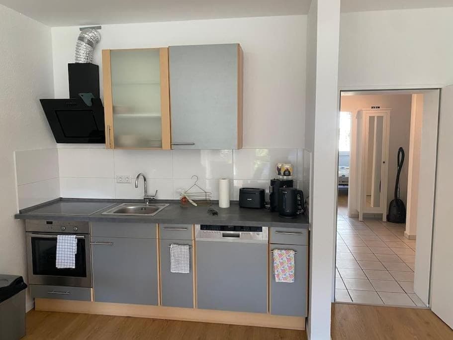 Coffee/tea facilities, Kitchen or kitchenette, dishwasher, oven, stove, toaster