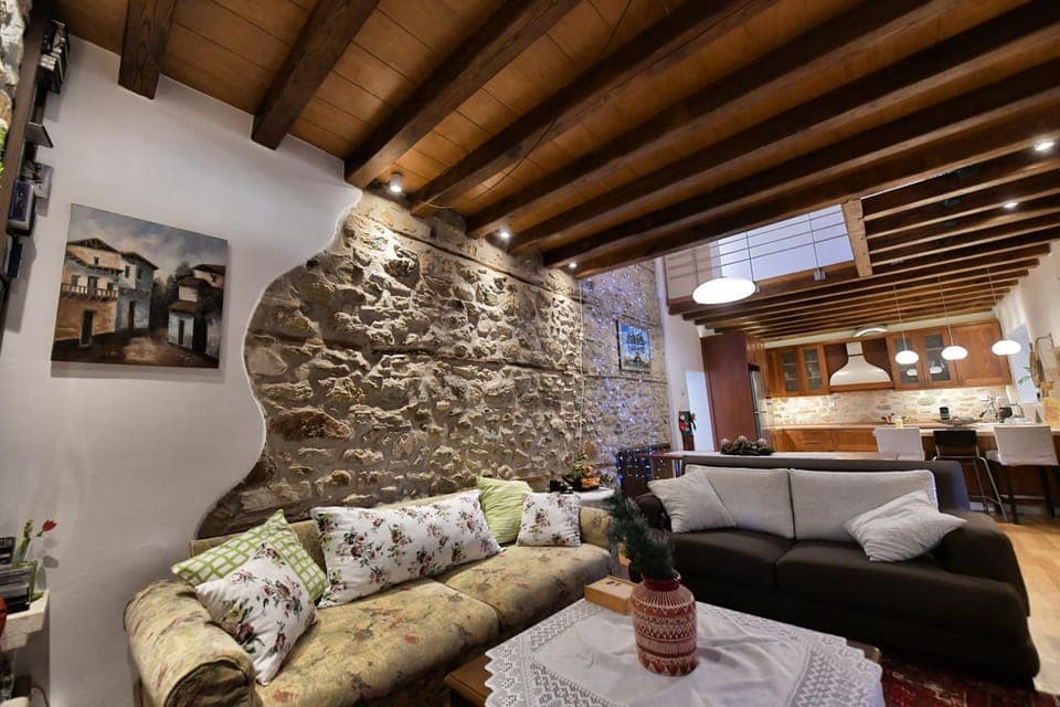 TV and multimedia, Kitchen or kitchenette, Living room, Seating area