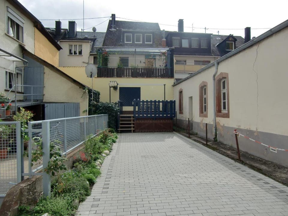 Balcony/Terrace, Street view