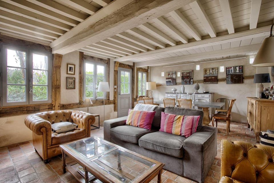 Seating area, Dining area