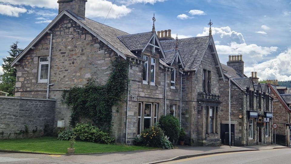 Property building, Day, Street view