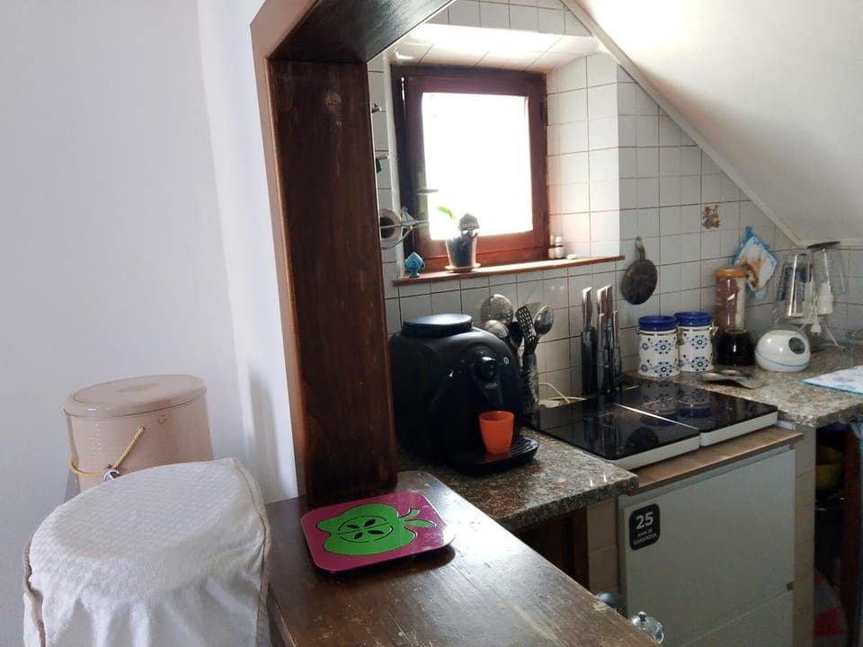 Coffee/tea facilities, Kitchen or kitchenette, stove, toaster