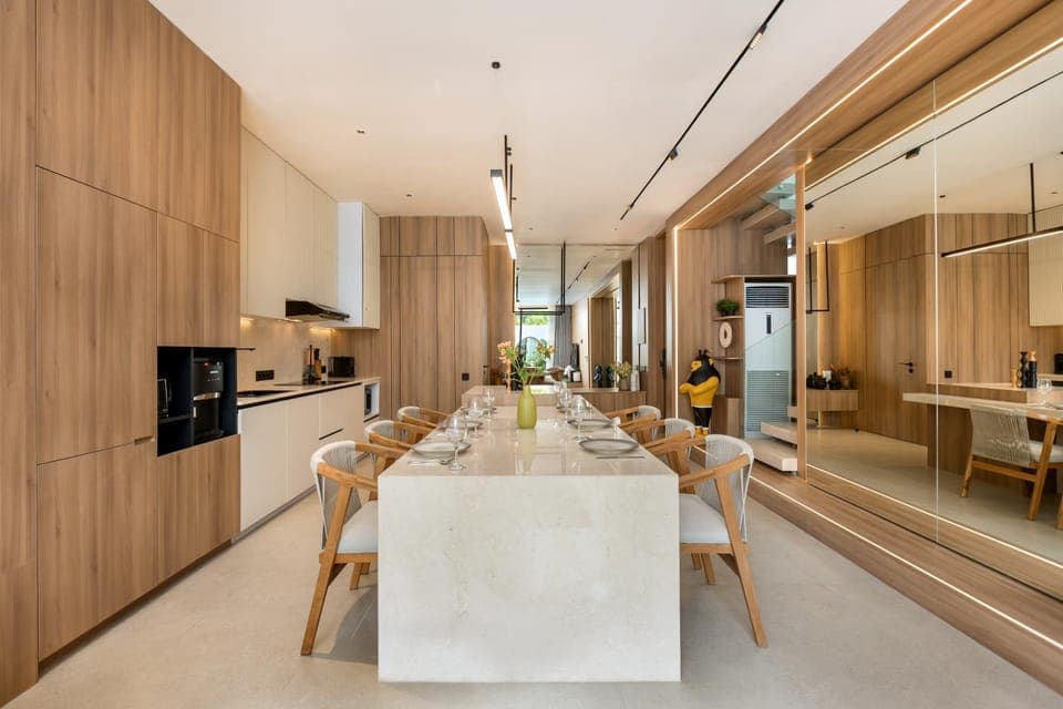 Kitchen or kitchenette, Dining area