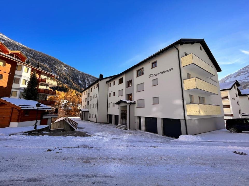 Property building, Facade/entrance