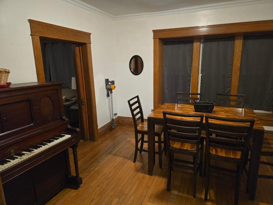 Seating area, Dining area