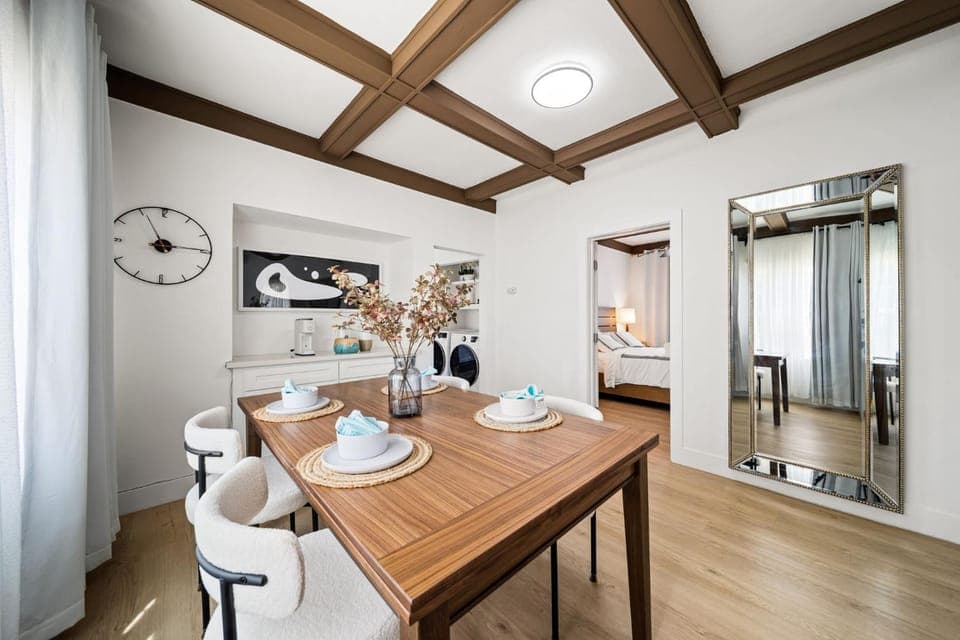 Living room, Dining area