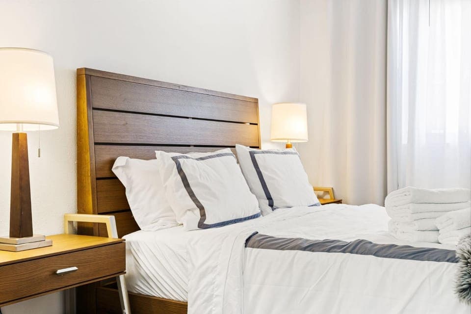 Bed, Photo of the whole room, Bedroom